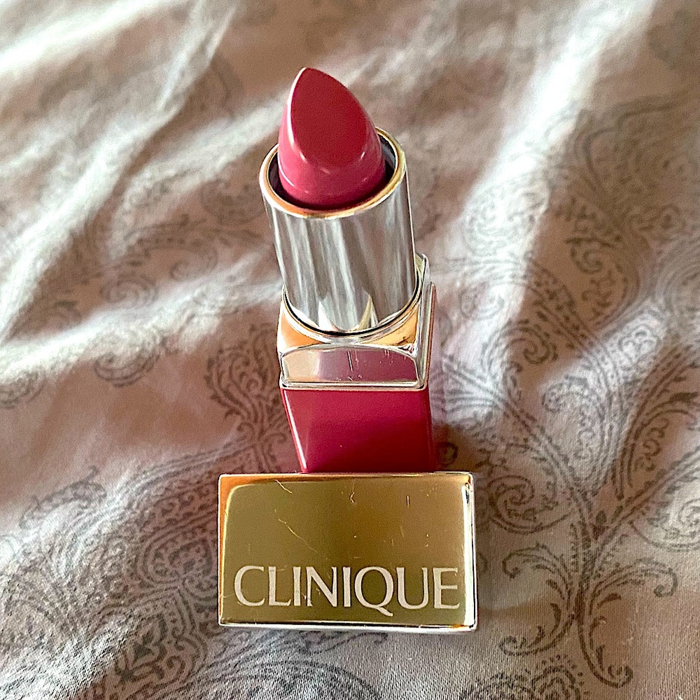 BRAND NEW - NEVER BEEN USED Clinique Lipstick